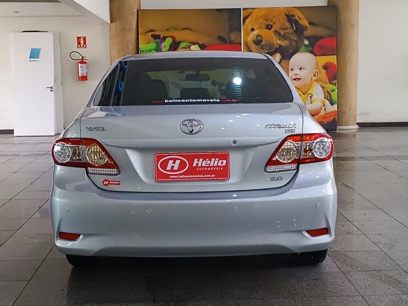 Toyota COROLLA XEi 2.0 2013 HÉLIO AUTOMÓVEIS LAJEADO / Carros no Vale