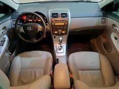 Toyota COROLLA XEi 2.0 2013 HÉLIO AUTOMÓVEIS LAJEADO / Carros no Vale