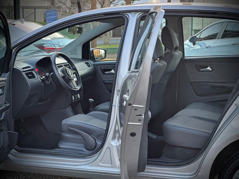 Volkswagen FOX TREND 1.6 2012 NEUMANN VEÍCULOS ARROIO DO MEIO / Carros no Vale