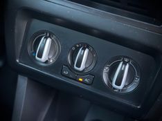 Volkswagen FOX TREND 1.6 2012 NEUMANN VEÍCULOS ARROIO DO MEIO / Carros no Vale