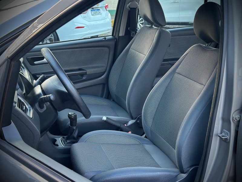 Volkswagen FOX TREND 1.6 2012 NEUMANN VEÍCULOS ARROIO DO MEIO / Carros no Vale