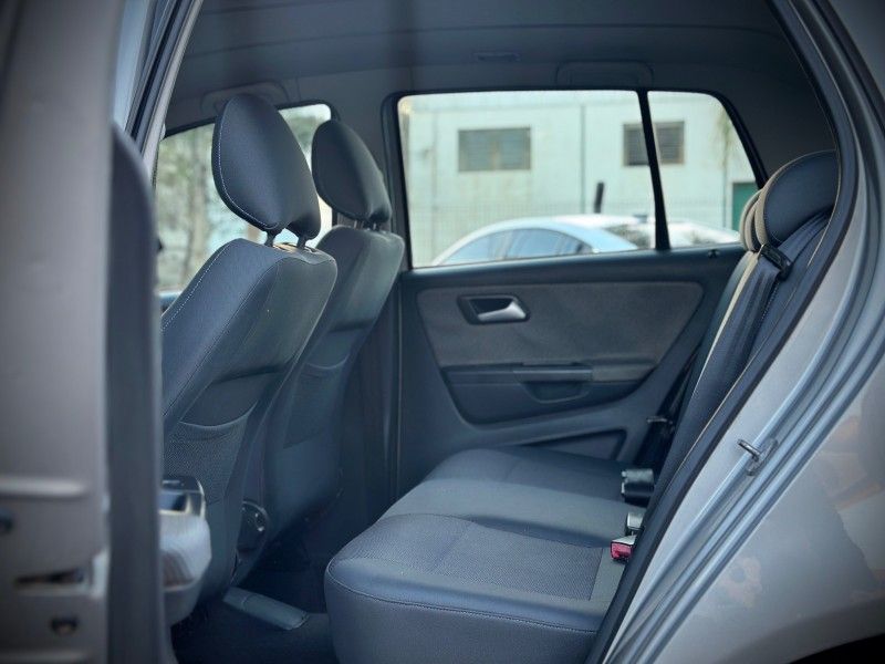 Volkswagen FOX TREND 1.6 2012 NEUMANN VEÍCULOS ARROIO DO MEIO / Carros no Vale