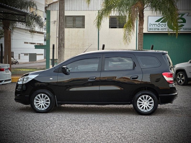 Chevrolet SPIN LT 1.8 2013 NEUMANN VEÍCULOS ARROIO DO MEIO / Carros no Vale