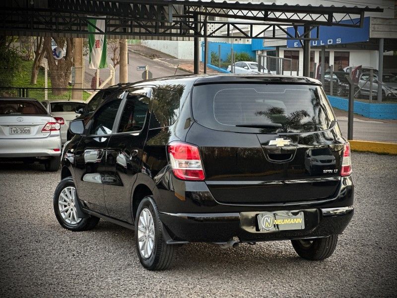 Chevrolet SPIN LT 1.8 2013 NEUMANN VEÍCULOS ARROIO DO MEIO / Carros no Vale