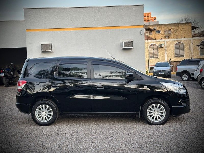 Chevrolet SPIN LT 1.8 2013 NEUMANN VEÍCULOS ARROIO DO MEIO / Carros no Vale