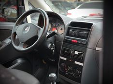 Fiat IDEA ELX 1.4 2010 NEUMANN VEÍCULOS ARROIO DO MEIO / Carros no Vale