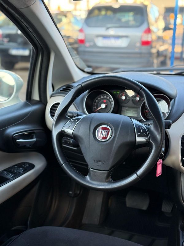 Fiat LINEA ESSENCE 1.8 2016 FERREIRA VEÍCULOS VENÂNCIO AIRES / Carros no Vale