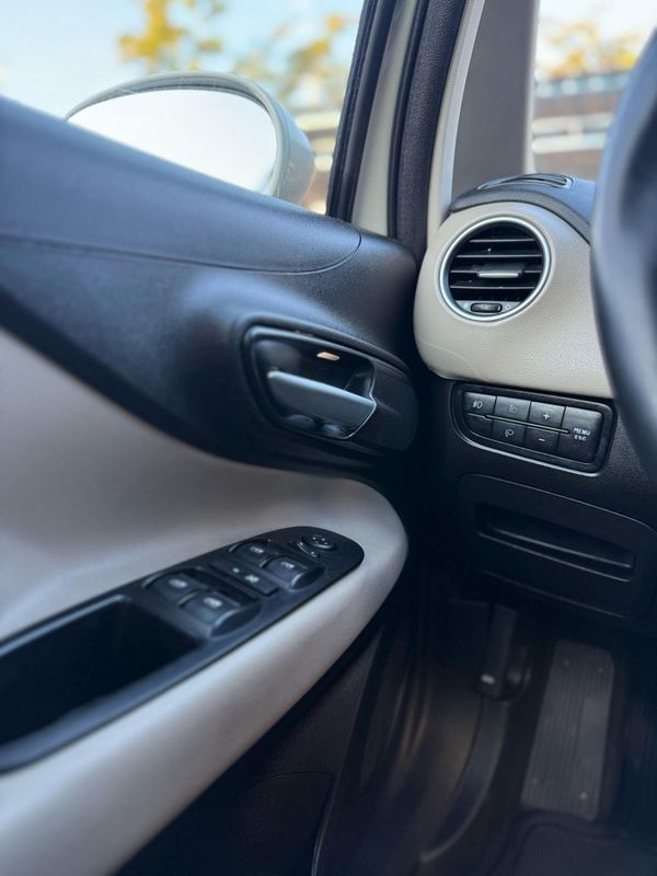 Fiat LINEA ESSENCE 1.8 2016 FERREIRA VEÍCULOS VENÂNCIO AIRES / Carros no Vale