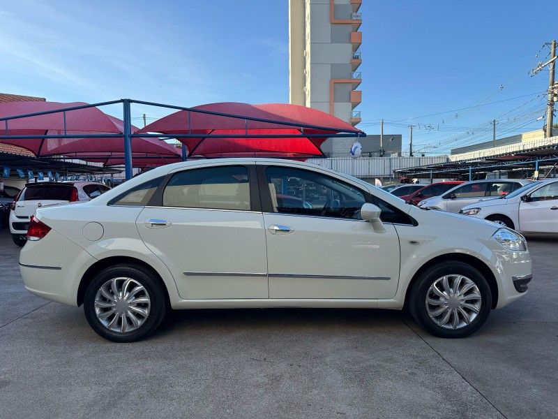 Fiat LINEA ESSENCE 1.8 2016 FERREIRA VEÍCULOS VENÂNCIO AIRES / Carros no Vale