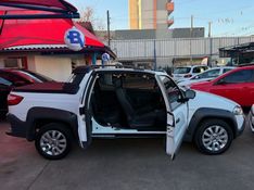 Fiat STRADA ADVENTURE CD 1.8 2014 FERREIRA VEÍCULOS VENÂNCIO AIRES / Carros no Vale