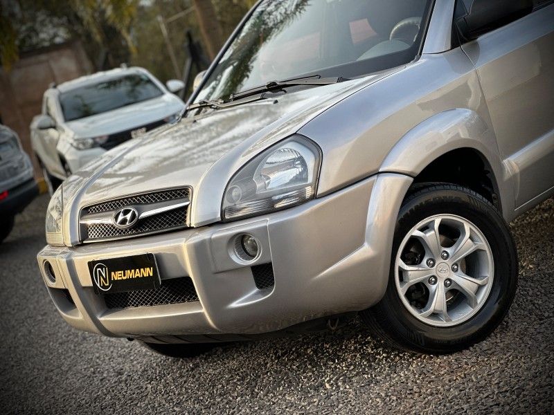 Hyundai TUCSON GL 2.0 2009 NEUMANN VEÍCULOS ARROIO DO MEIO / Carros no Vale