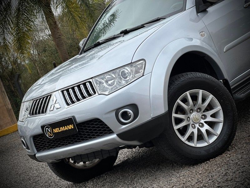 Mitsubishi PAJERO DAKAR 3.2 4X4 2010 NEUMANN VEÍCULOS ARROIO DO MEIO / Carros no Vale