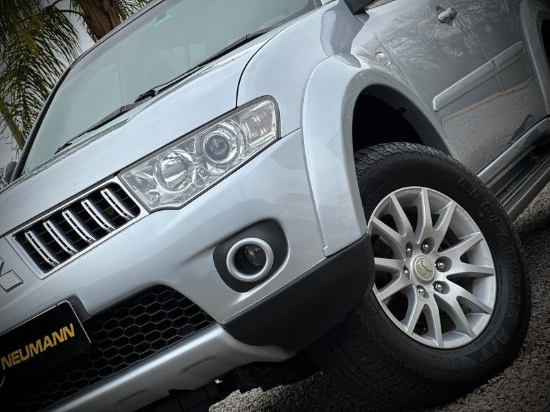 Mitsubishi PAJERO DAKAR 3.2 4X4 2010 NEUMANN VEÍCULOS ARROIO DO MEIO / Carros no Vale