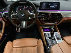 BMW 530I 2.0 16V TURBO GASOLINA M SPORT AUTOMÁTICO 2017/2018 FÁBIO BERNARDES PORTO ALEGRE / Carros no Vale
