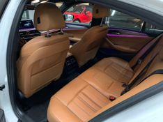 BMW 530I 2.0 16V TURBO GASOLINA M SPORT AUTOMÁTICO 2017/2018 FÁBIO BERNARDES PORTO ALEGRE / Carros no Vale