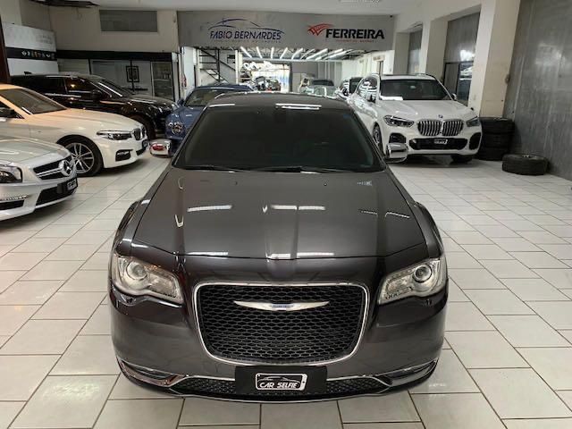 CHRYSLER 300 C 3.6 V6 GASOLINA AUTOMÁTICO 2015/2015 FÁBIO BERNARDES PORTO ALEGRE / Carros no Vale