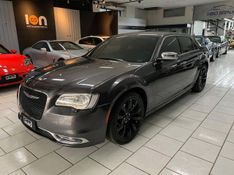 CHRYSLER 300 C 3.6 V6 GASOLINA AUTOMÁTICO 2015/2015 FÁBIO BERNARDES PORTO ALEGRE / Carros no Vale