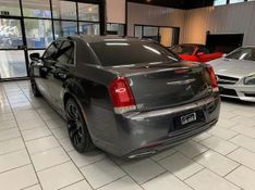 CHRYSLER 300 C 3.6 V6 GASOLINA AUTOMÁTICO 2015/2015 FÁBIO BERNARDES PORTO ALEGRE / Carros no Vale