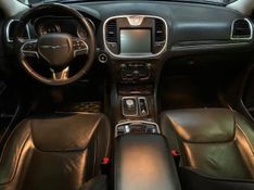 CHRYSLER 300 C 3.6 V6 GASOLINA AUTOMÁTICO 2015/2015 FÁBIO BERNARDES PORTO ALEGRE / Carros no Vale