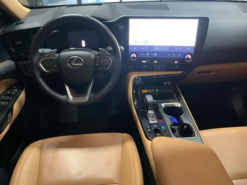 LEXUS NX 350H 2.5 16V VVT-I HYBRID LUXURY CVT AWD 2023/2023 FÁBIO BERNARDES PORTO ALEGRE / Carros no Vale