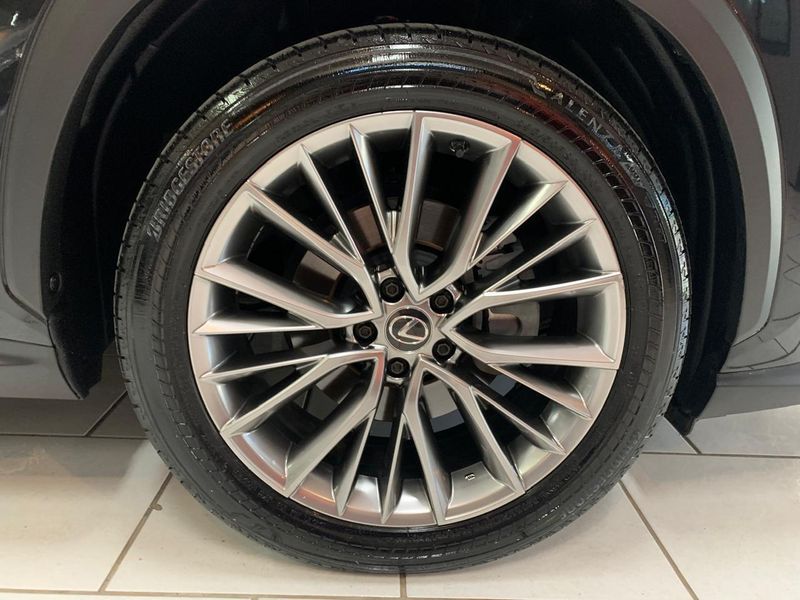 LEXUS NX 350H 2.5 16V VVT-I HYBRID LUXURY CVT AWD 2023/2023 FÁBIO BERNARDES PORTO ALEGRE / Carros no Vale