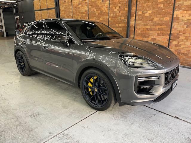 PORSCHE CAYENNE 4.0 V8 GASOLINA TURBO GT COUPÉ AWD TIPTRONIC S 2024/2024 FÁBIO BERNARDES PORTO ALEGRE / Carros no Vale