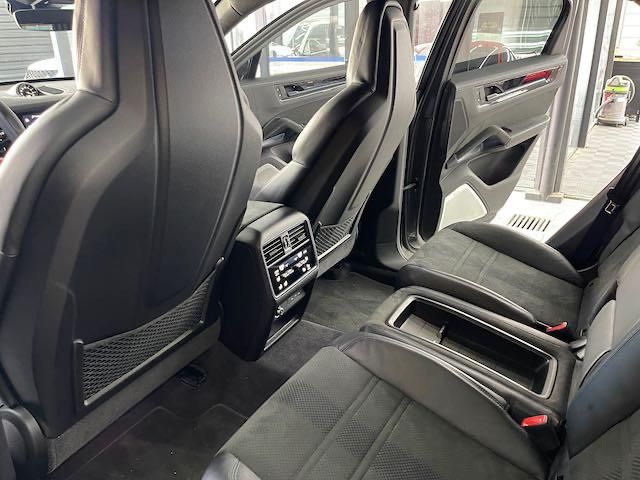 PORSCHE CAYENNE 4.0 V8 GASOLINA TURBO GT COUPÉ AWD TIPTRONIC S 2024/2024 FÁBIO BERNARDES PORTO ALEGRE / Carros no Vale