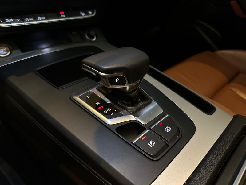 Audi Q5 S-Line 2.0 TFSI Quattro S-tronic 2023/2023 CONCEPT MOTORS PASSO FUNDO / Carros no Vale