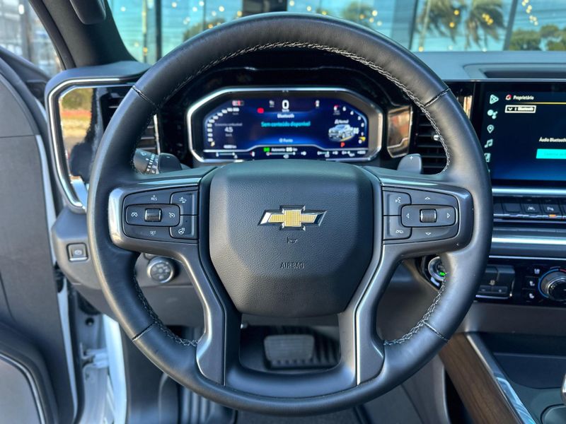 Chevrolet Silverado High Country 5.3 V8 AWD Aut. 2024/2024 CONCEPT MOTORS PASSO FUNDO / Carros no Vale
