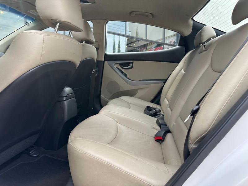 Hyundai Elantra GLS 2.0 16V Flex Aut. 2014/2015 CONCEPT MOTORS PASSO FUNDO / Carros no Vale