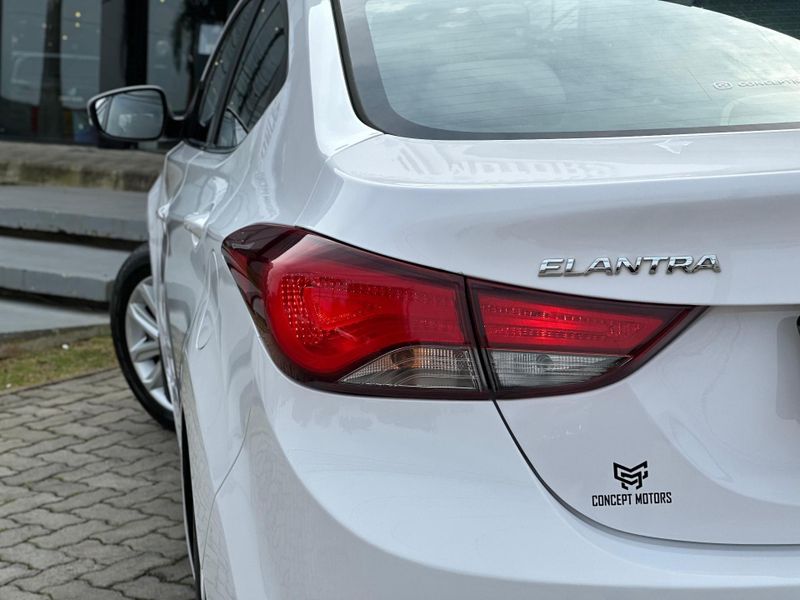 Hyundai Elantra GLS 2.0 16V Flex Aut. 2014/2015 CONCEPT MOTORS PASSO FUNDO / Carros no Vale