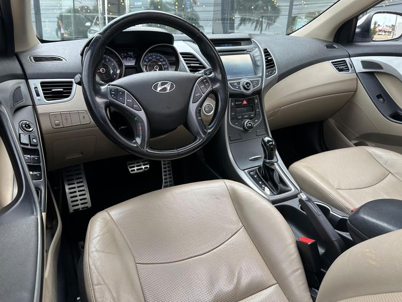 Hyundai Elantra GLS 2.0 16V Flex Aut. 2014/2015 CONCEPT MOTORS PASSO FUNDO / Carros no Vale