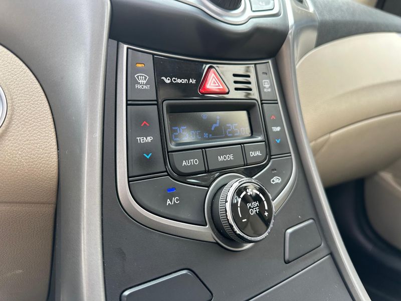 Hyundai Elantra GLS 2.0 16V Flex Aut. 2014/2015 CONCEPT MOTORS PASSO FUNDO / Carros no Vale