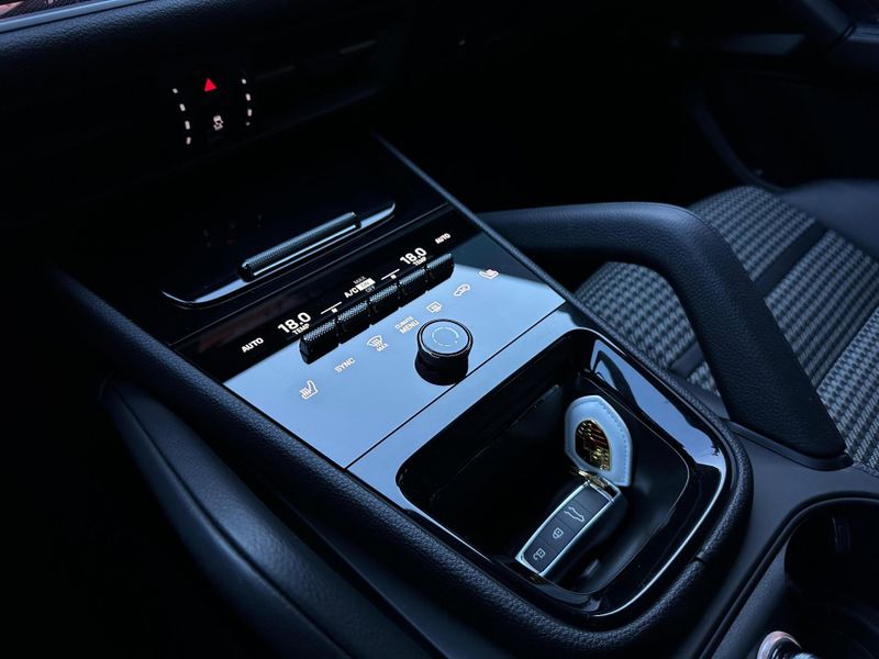 Porsche Cayenne S Coupe 3.0 V6 353cv (HÃ­brido) 2024/2024 CONCEPT MOTORS PASSO FUNDO / Carros no Vale