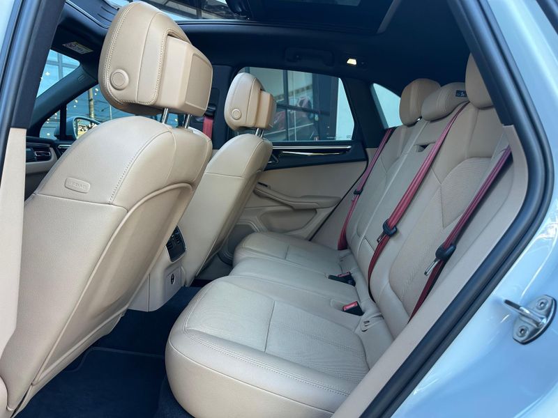 Porsche Macan 2.0 Turbo 2022/2022 CONCEPT MOTORS PASSO FUNDO / Carros no Vale