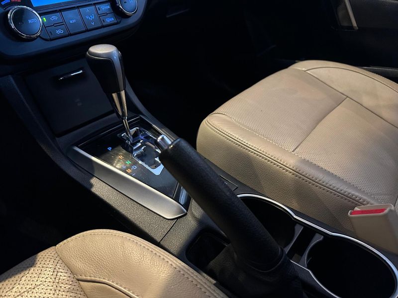 Toyota Corolla ALTIS/A.Premiu 2.0 Flex 16V Aut 2014/2015 CONCEPT MOTORS PASSO FUNDO / Carros no Vale