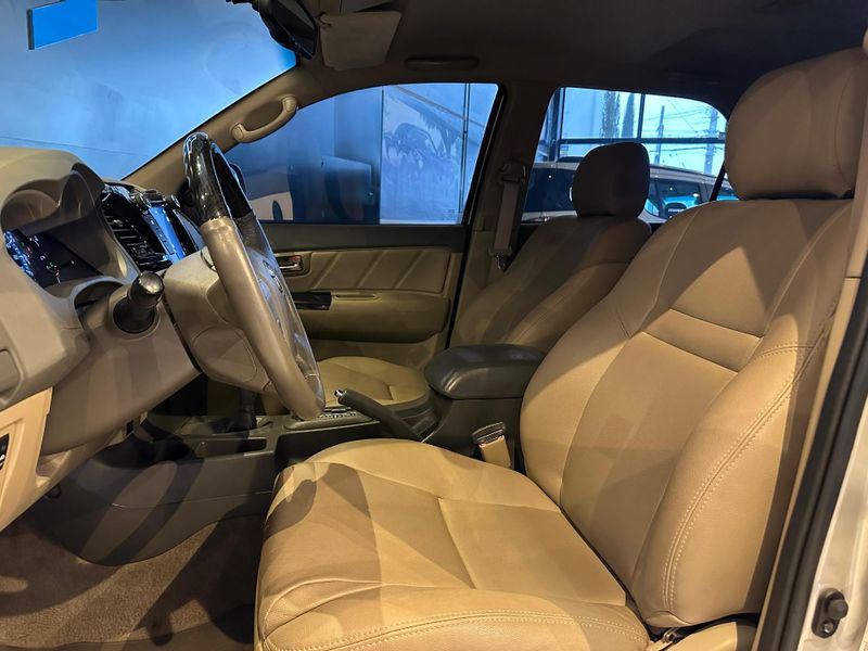 Toyota Hilux SW4 SRV D4-D 4×4 3.0 TDI Dies Aut 2012/2013 CONCEPT MOTORS PASSO FUNDO / Carros no Vale
