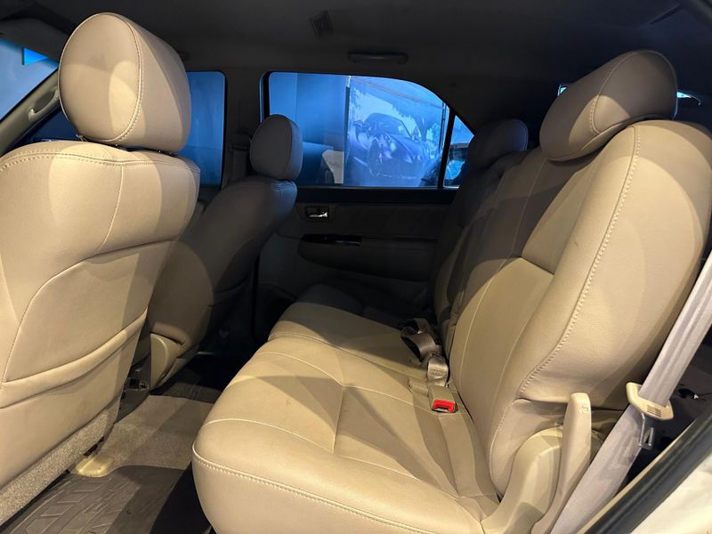 Toyota Hilux SW4 SRV D4-D 4×4 3.0 TDI Dies Aut 2012/2013 CONCEPT MOTORS PASSO FUNDO / Carros no Vale