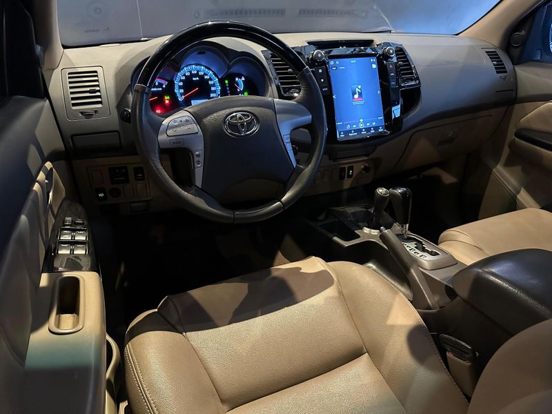 Toyota Hilux SW4 SRV D4-D 4×4 3.0 TDI Dies Aut 2012/2013 CONCEPT MOTORS PASSO FUNDO / Carros no Vale