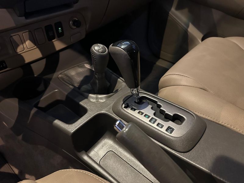 Toyota Hilux SW4 SRV D4-D 4×4 3.0 TDI Dies Aut 2012/2013 CONCEPT MOTORS PASSO FUNDO / Carros no Vale