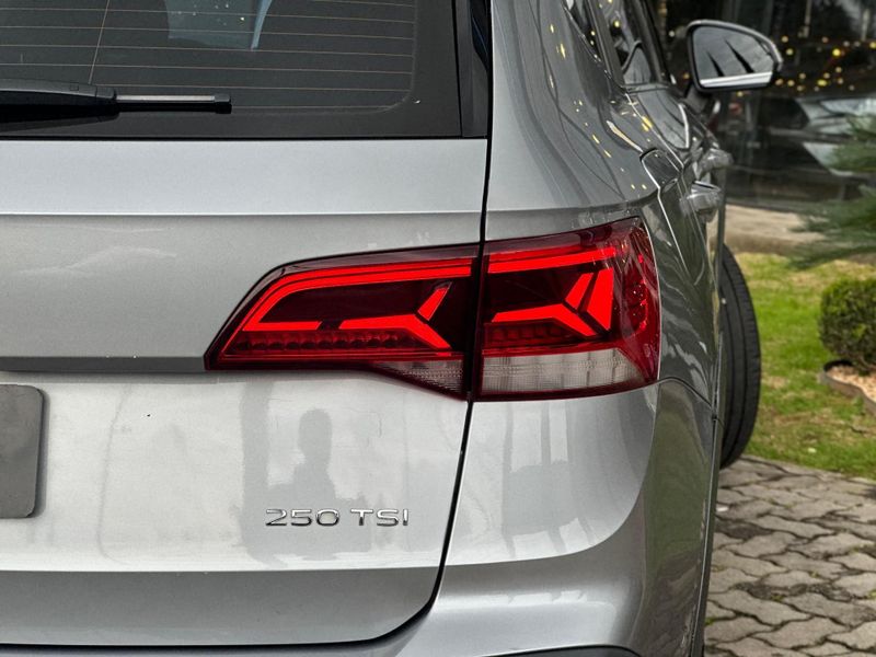 Volkswagen Taos Highline 1.4 250 TSI Flex Aut. 2023/2023 CONCEPT MOTORS PASSO FUNDO / Carros no Vale