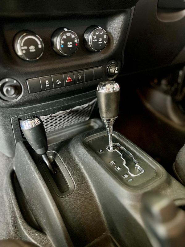 Jeep Wrangler Sport 3.6 V6 284cv 2013/2013 PC VEÍCULOS SANTA CRUZ DO SUL / Carros no Vale