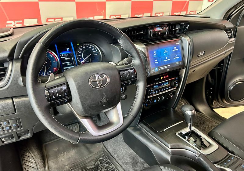 Toyota Hilux SW4 SRX 4×4 2.8 TDI 16V Dies 2024/2024 PC VEÍCULOS SANTA CRUZ DO SUL / Carros no Vale