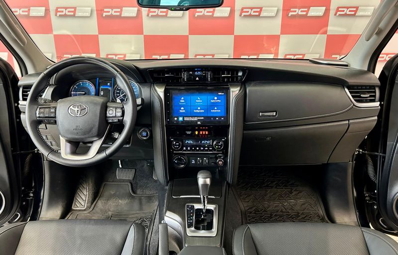 Toyota Hilux SW4 SRX 4×4 2.8 TDI 16V Dies 2024/2024 PC VEÍCULOS SANTA CRUZ DO SUL / Carros no Vale