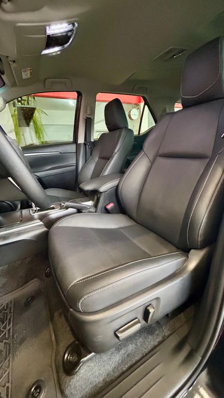 Toyota Hilux SW4 SRX 4×4 2.8 TDI 16V Dies 2024/2024 PC VEÍCULOS SANTA CRUZ DO SUL / Carros no Vale