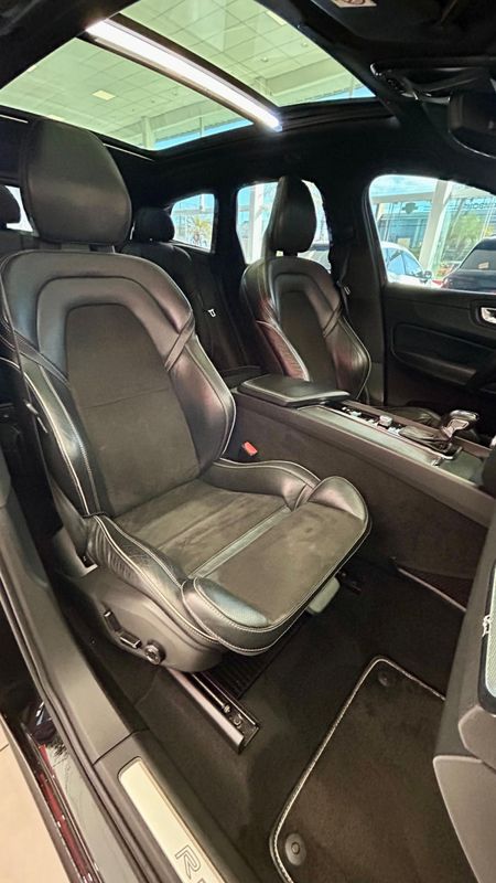 Volvo XC 60 T-5 R-DESIGN 2.0 AWD 2017/2018 PC VEÍCULOS SANTA CRUZ DO SUL / Carros no Vale