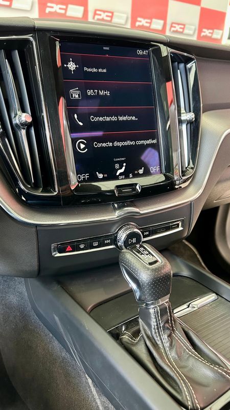 Volvo XC 60 T-5 R-DESIGN 2.0 AWD 2017/2018 PC VEÍCULOS SANTA CRUZ DO SUL / Carros no Vale