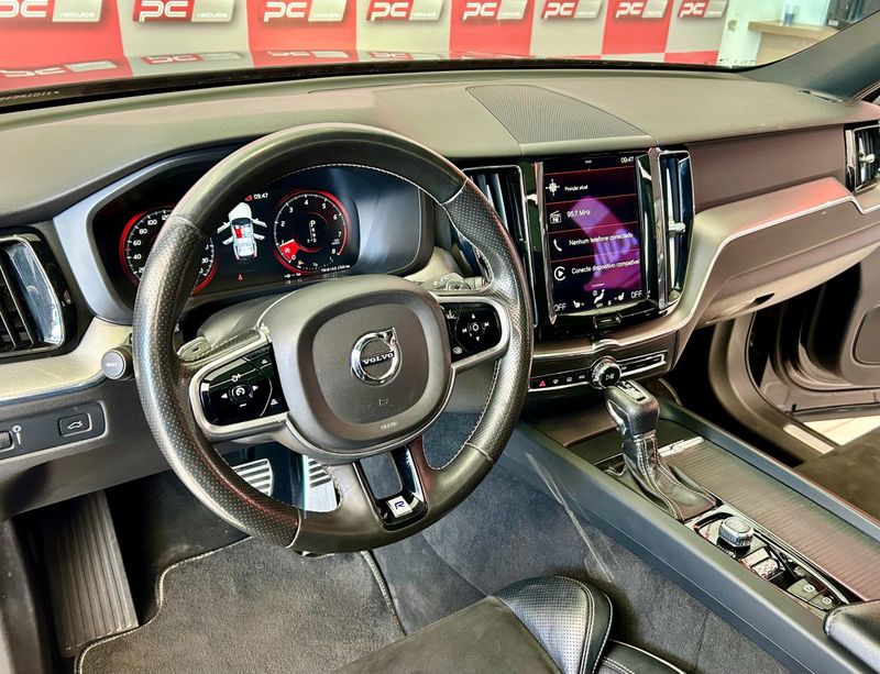 Volvo XC 60 T-5 R-DESIGN 2.0 AWD 2017/2018 PC VEÍCULOS SANTA CRUZ DO SUL / Carros no Vale