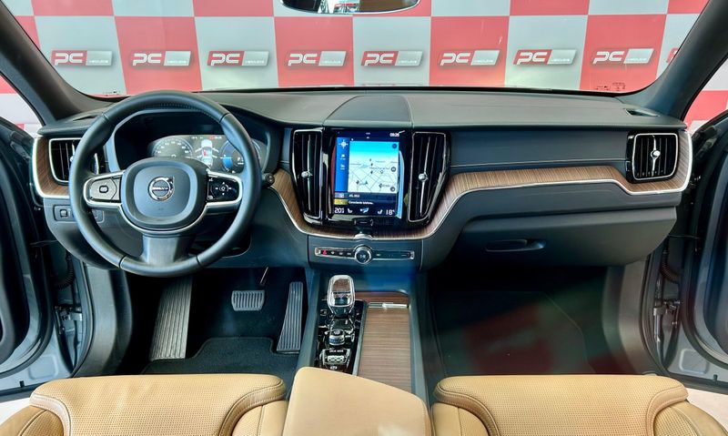 Volvo XC 60 T-8 HÍBRIDO INSCRIPTION 2.0 2021/2021 PC VEÍCULOS SANTA CRUZ DO SUL / Carros no Vale