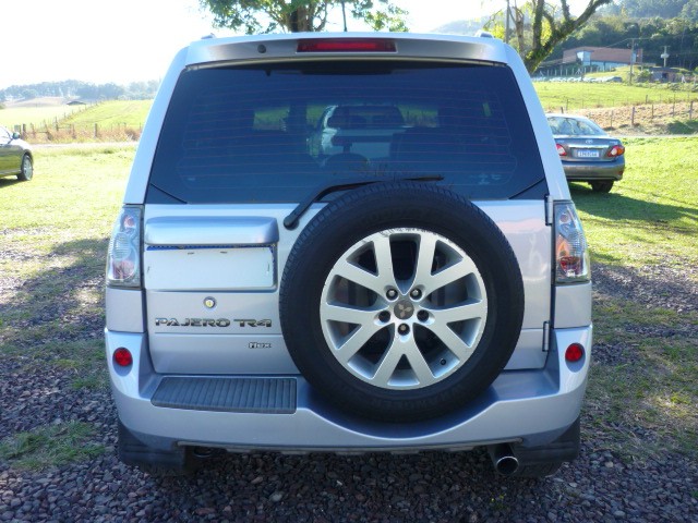 MITSUBISHI PAJERO TR4 2.0 4X2 16V 2013/2014 PREMIUM AUTOMÓVEIS ARROIO DO MEIO / Carros no Vale